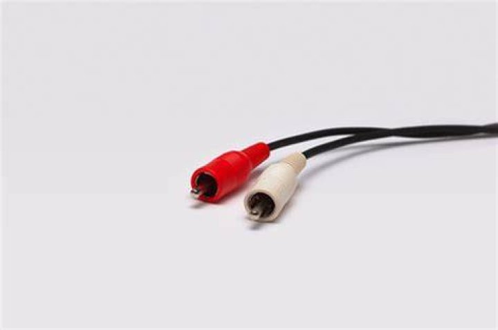 Can a Kenwood receiver connect to a Hunker TV?