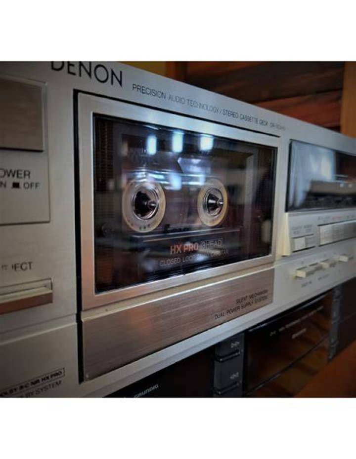How did the Denon D-90 cassette deck look?