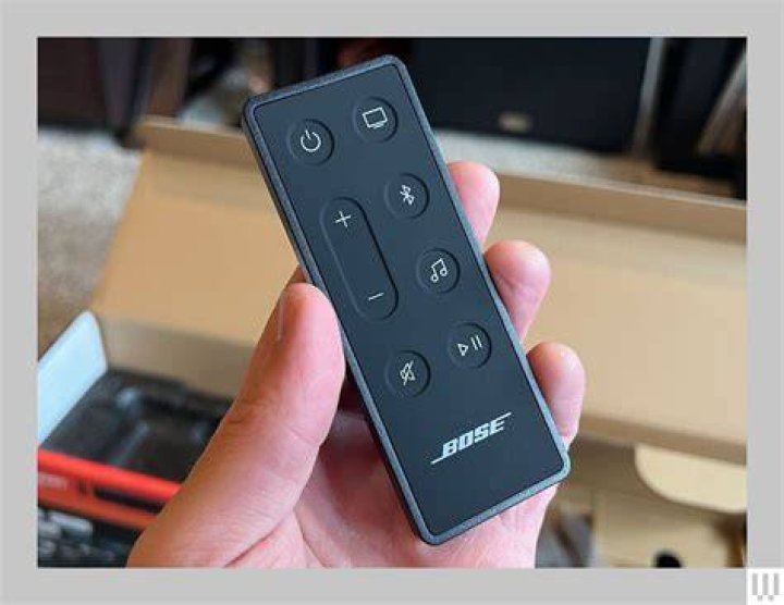 How do I change the battery in my Bose Lifestyle remote?