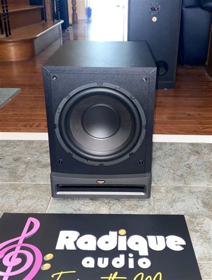 How does the Klipsch RPW 10 subwoofer sound?