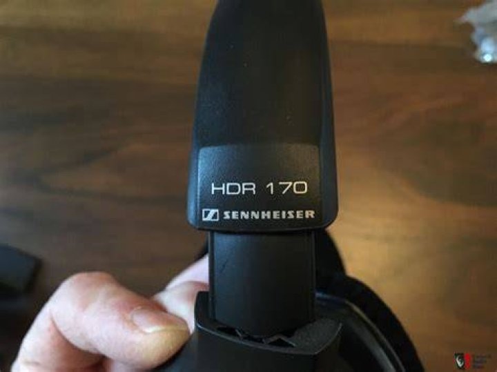 How many pairs of Sennheiser HDR 170 are there?