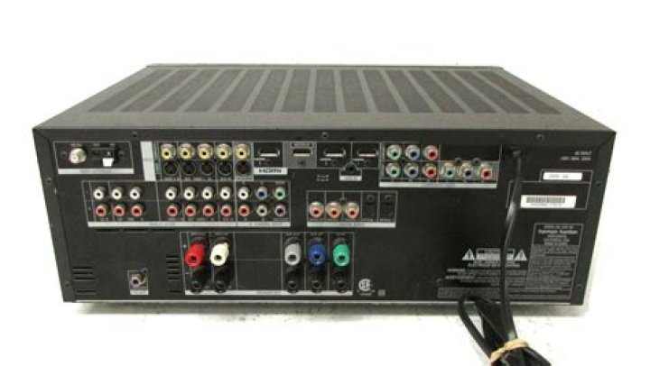 Is the Harman Kardon AVR 154 a universal remote?
