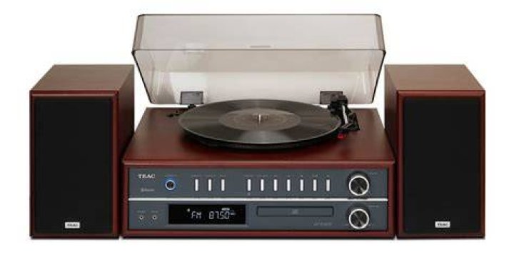 What can I play on my TEAC LP P1000?