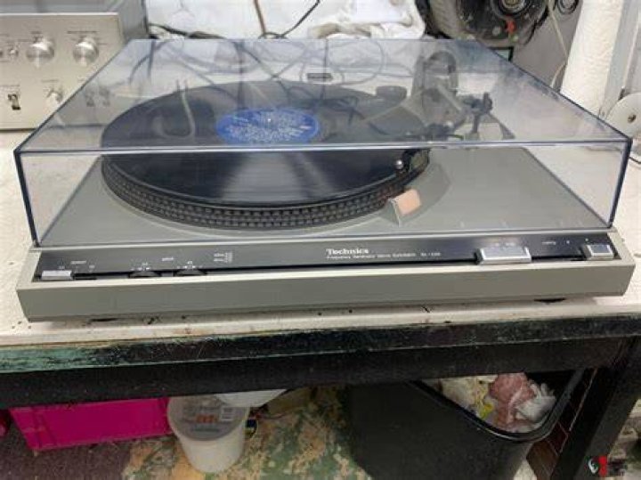 What kind of belt is Technics platter drive?