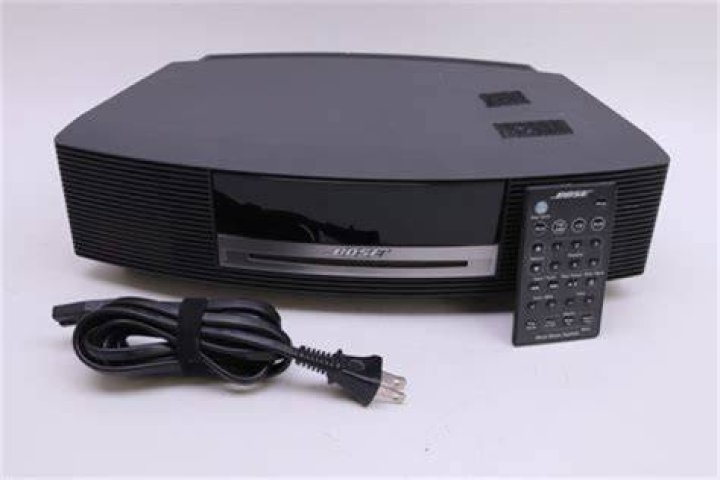 What kind of CD player does Bose AV18 have?