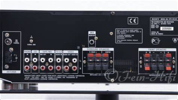 What kind of distortion does Sony STR de325 have?