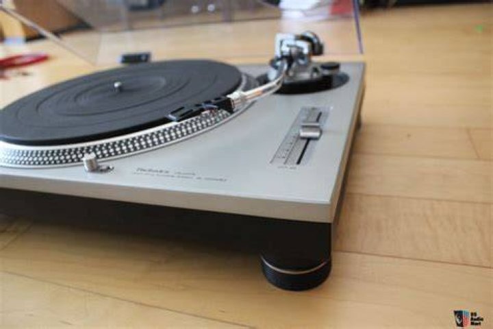 What kind of turntable is Technics sl1200mk2?